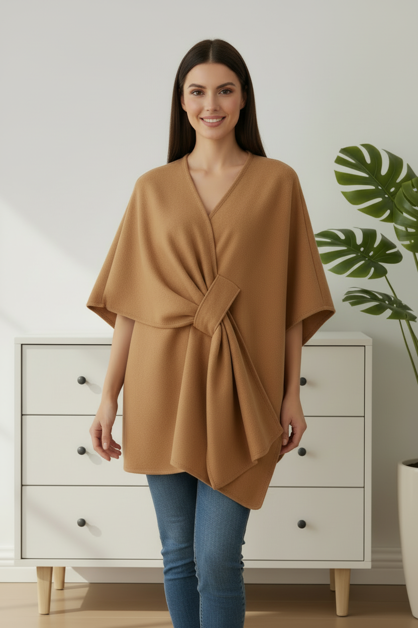 Poncho cammello con luce naturale